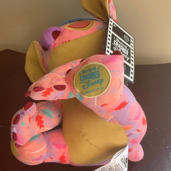 DISNEY PARKS ‘’LILO AND STITCH ‘’ STITCH CRASHES COLLECTION .. POCAHONTAS - Picture 4 of 6